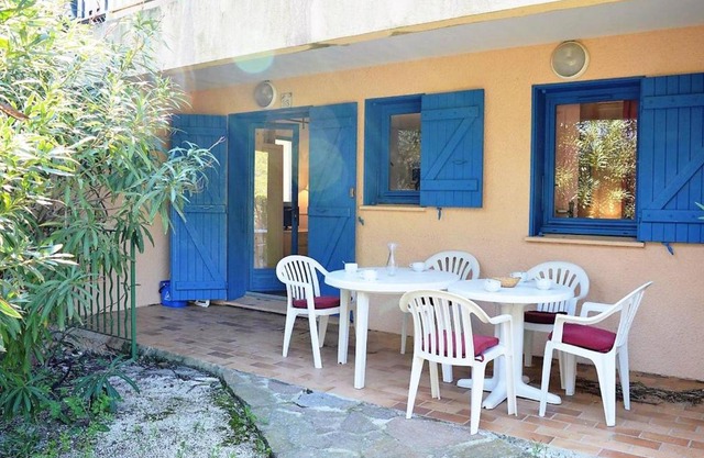 Appartement 2 pièces cabine, 6 couchages, avec piscine et terrasse ensoleillée au Lavandou - FR-1-251-235