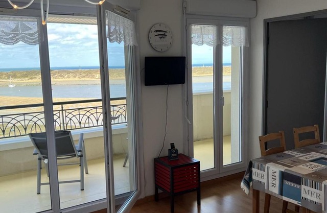 Appartement avec Piscine et Parking, 2 Pièces à Port-Guillaume - FR-1-487-347