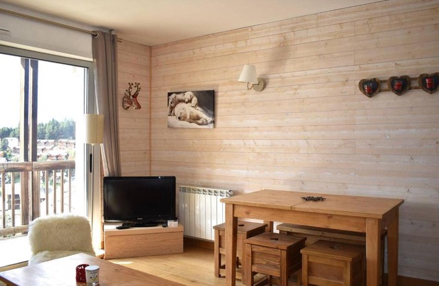 Appartement rénové 2 pièces cabine proche pistes avec balcon exposé sud - FR-1-592-55