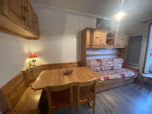 Appartement rénové cosy avec piscine, pour 4 personnes, proche des pistes et du village. - FR-1-342-180