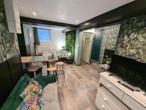 Appartement verdoyant au bord du lac Leman entre Evian et Thonon dans une Villa