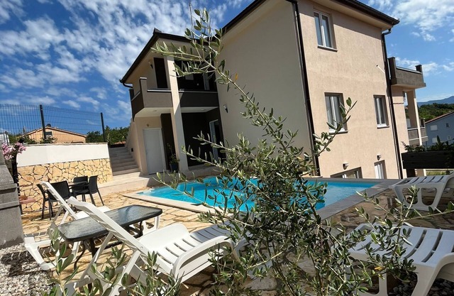 Appartements für 6-8 Personen mit Pool und Meerblick, Insel Krk