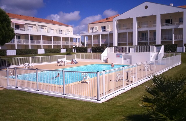 Appt in rez of garden with swimming pool, close beach