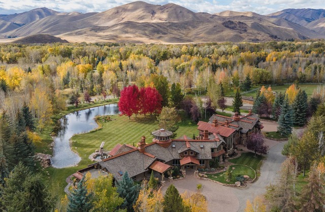 Après Lodge - The Ultimate Gathering Place for Family & Friends