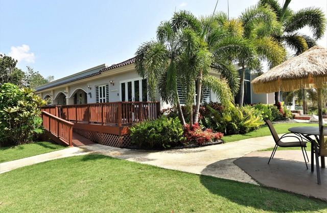 Apt. #2 - sleeps 4 Pool, Jacuzzi, pool table…, less than 5 min. from PR # 2
