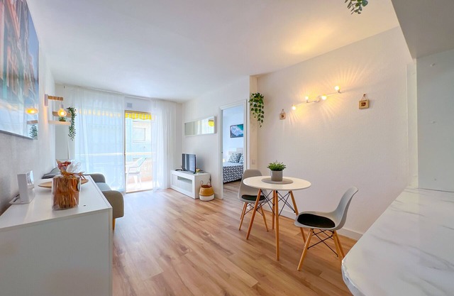 Apt. 3 pax, community pool, 170 m from the beach and free wifi. Vivalidays Vianka