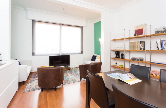 Apt. Quiet & Bright in heart of Barcelona. Fully equipped.