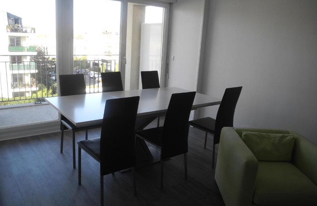 Apt Standing Bordeaux Chartrons