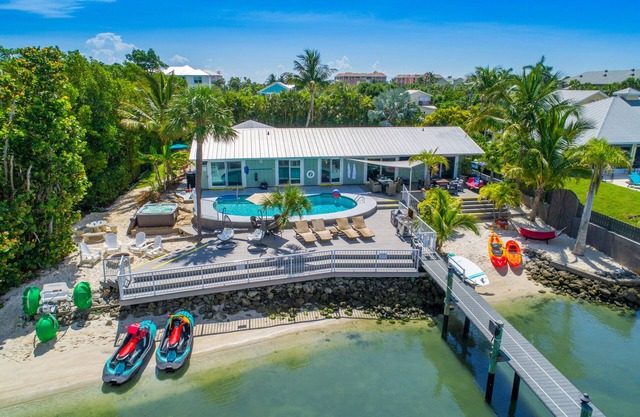 Aquatopia North: Riverfront beach house, w/dock, heated pool + hot tub & more!