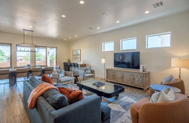 Arcadia 45 | Dog Friendly! Private Hot Tub * Sleeps 22 * Arcade *