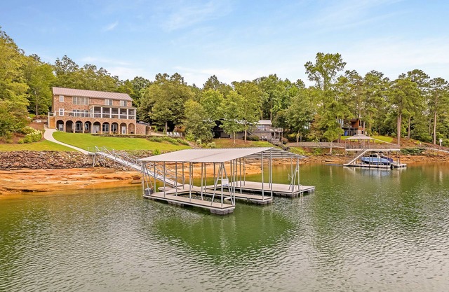 Arches: 8 BR, 8 BA in Crane Hill, Sleeps 24