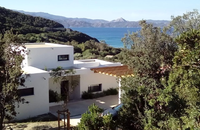 Architect-designed house, 50 meters from a white sandy beach, splendid sea view