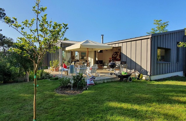 Architect-designed villa in Morgat, in the Kador woods