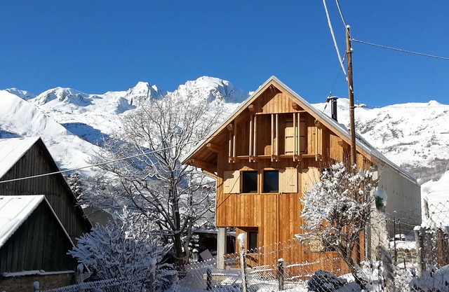 Architect-designed chalet in the heart of the old village