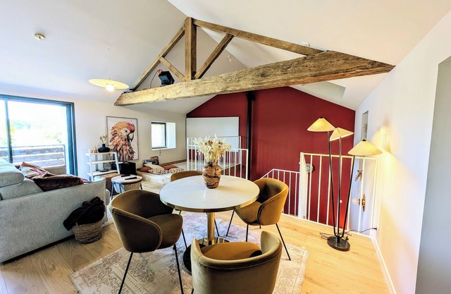 Architect loft with private Jacuzzi - Home cinema - large hammock