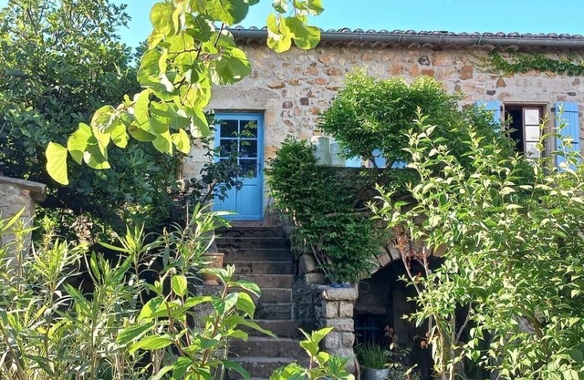 Ardèche Sud, the authenticity of a 17th century farmhouse in the countryside