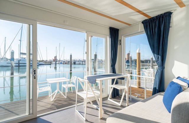 Ariel 5 - Nomastay House Boats