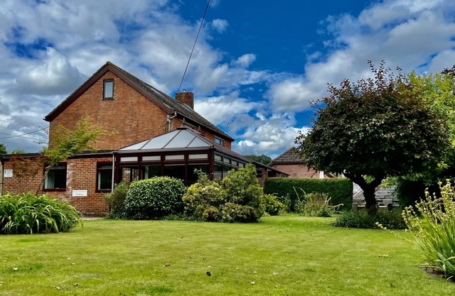Arniss Farmhouse - Five Bedroom Cottage, Sleeps 12