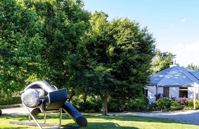 Art House in Sculpture Garden