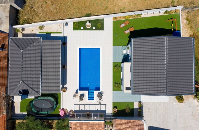 Artemis vacation home with balcony, terrace and garden - Holiday home Artemis