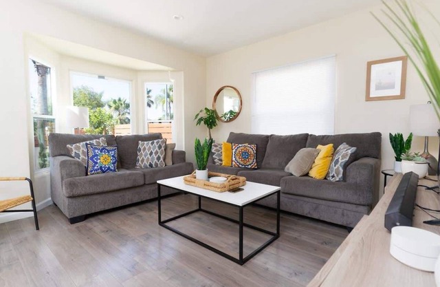 Artfully-styled Bungalow | Artistic | AC | Shops