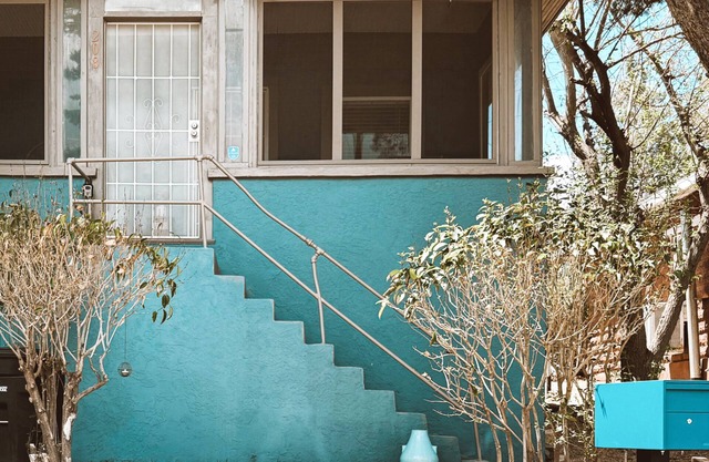 Artisan Comfort: HUGE Porch, Private Yard, Dog OK