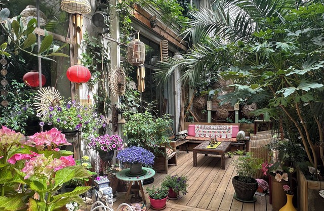 Artist's loft with terrace in Paris. Charm, calm, ideal family.