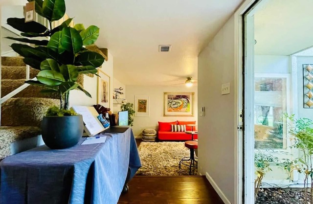 Artists Condo GAME ROOM Patio near UC Med Center