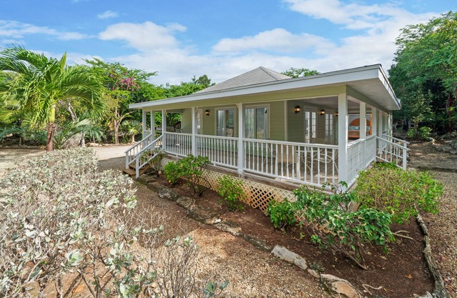 As Featured on Bahamas Life; Enjoy Beach, Pool, Sun!