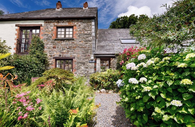 ASH COTTAGE, family friendly, character holiday cottage in Warbstow,