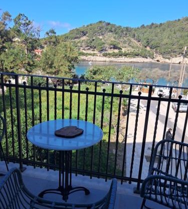 Asos Beachfront Apartment, Center village, 20m Beach - near Myrtos - Fiskardo