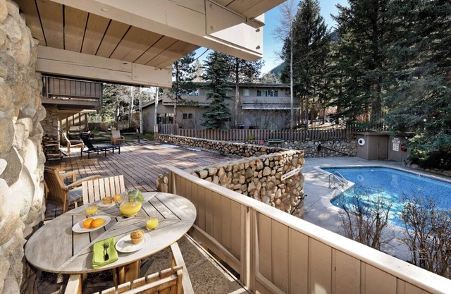 Aspen Alps Exclusive Two Bedroom Condo - walking distance to town