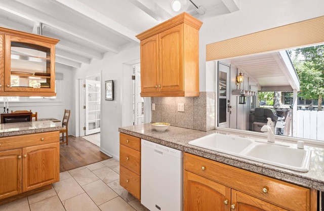 Aspen West End - Quiet Neighborhood 3 Bedroom Home by RedAwning