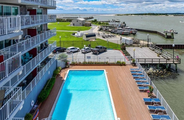 Assateague House #203 - 2 bdrm 2 bath in Ocean City MD.Se Habla Espanol