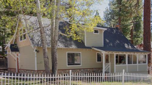 Aster by AvantStay Classic Kings Beach Cottage In The Of North Shore