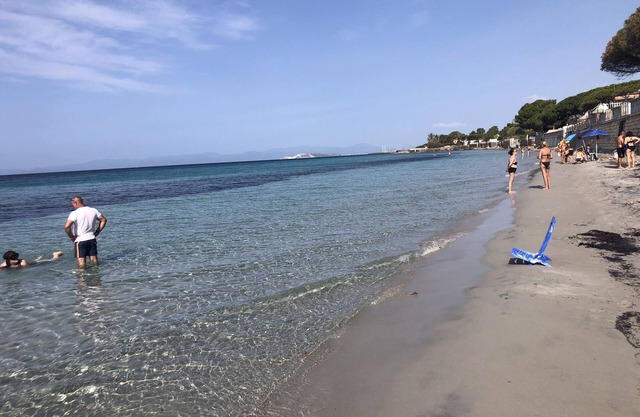 At 50 meters from a crystal clear sea, cozy villa with large garden