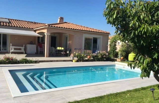 At the gateway to the Luberon and the Alpilles, near the Pot Royal golf course