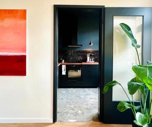 Atelier Noé NOIR - Kunstvoll Wohnen - Wunderbares Frühstück möglich - Ruhig und nah am Zentrum -