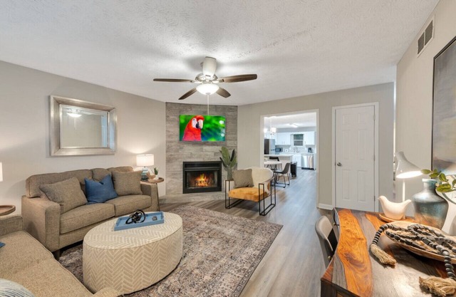 ATH - Sleeps 4 - 2 Beds - Fenced/Pet friendly - CC6