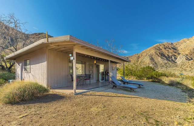 Athena Cottage- Panoramic Views on 25 acres at gated and private Hidden Passage