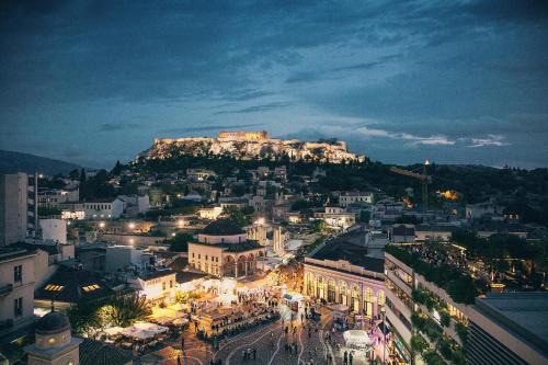 Athens Cozy Gem 2BR Apt - 300Mbps - 10 min to Acropolis by subway