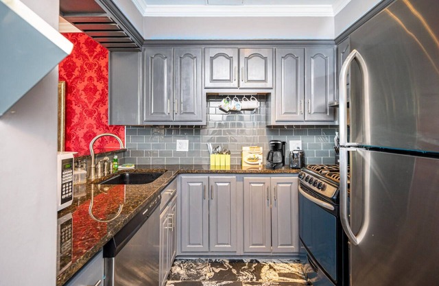 ATL Downtown Condo with Free Parking