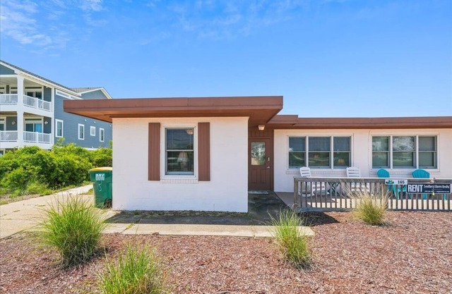 ATLANTIC BREEZES SOUTH - This airy duplex is steps from the beach!