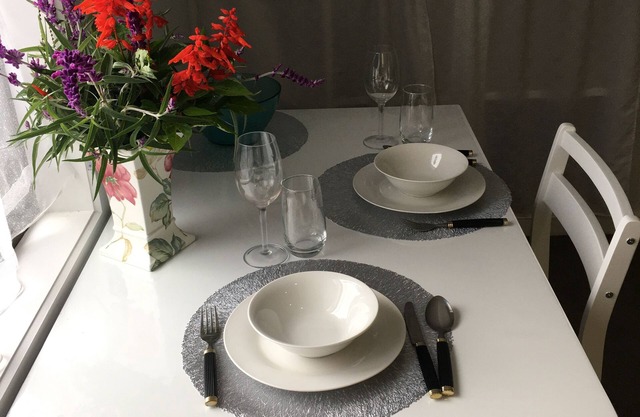 Attic/Studio Apartment - Central Williamstown, near cafes, shops, beach & trains