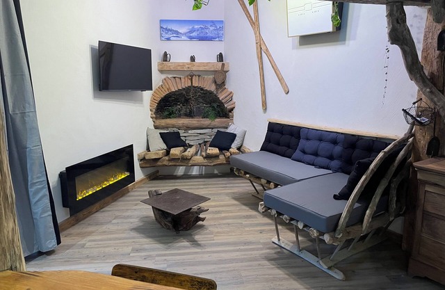 Atypical apartment at the crossroads of the valleys close to all amenities