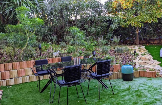 Au Calme Piscine au Cœur du Village Havre de Paix Climatisation