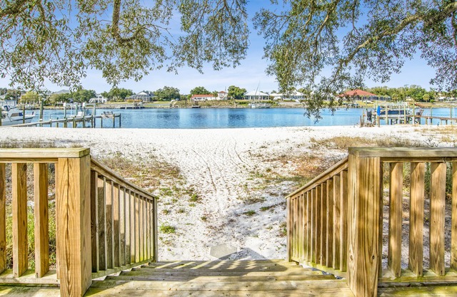 Aug 22-30 Open, Beachfront Retreat, Pet Friendly Waterfront Home, Sugar-Sand Beach