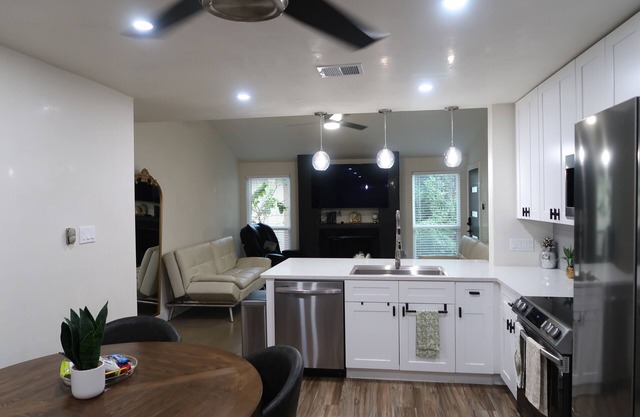 Austin 2-bedroom house near Q2 Stadium, Domain, & F1