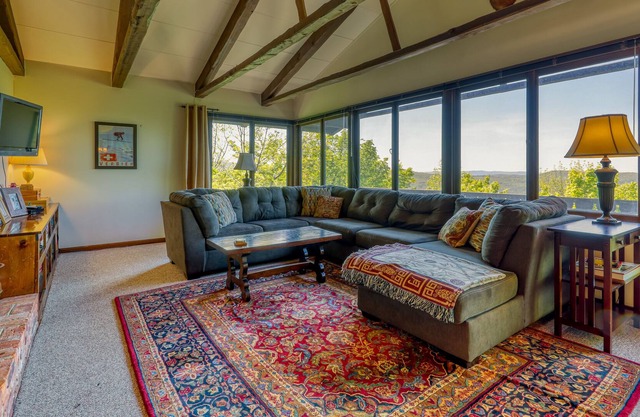 Austrian-style chalet w/ mountain views - close to Cannon Mountain skiing!