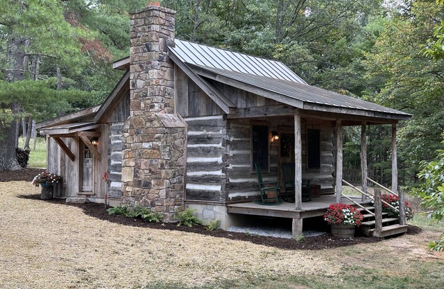 Authentic 1850's log cabin totally renovated